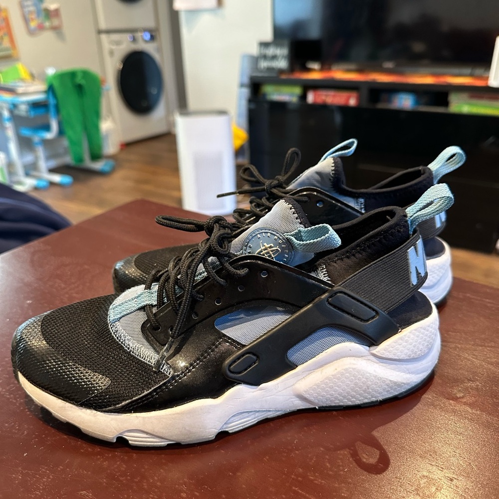 Air Huarache by Nike - navy and baby blue